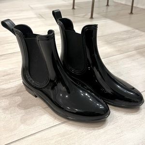 Black chelsea rain boots